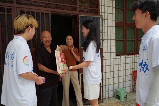 長安大學赴河南洛陽開展“關愛銀發心”樊村鎮老年人心理健康暑期實踐活動