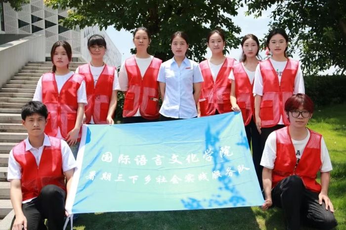 14天的雙向奔赴：成都外國語學院“成外青衿，語潤振興”團隊與社區兒童的成長之約