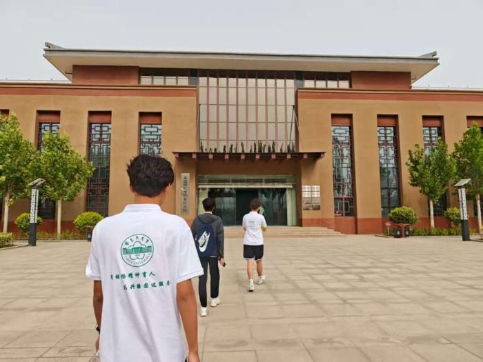 探秘棗研院所尋發展密碼 躬耕沙海田間踐青春擔當