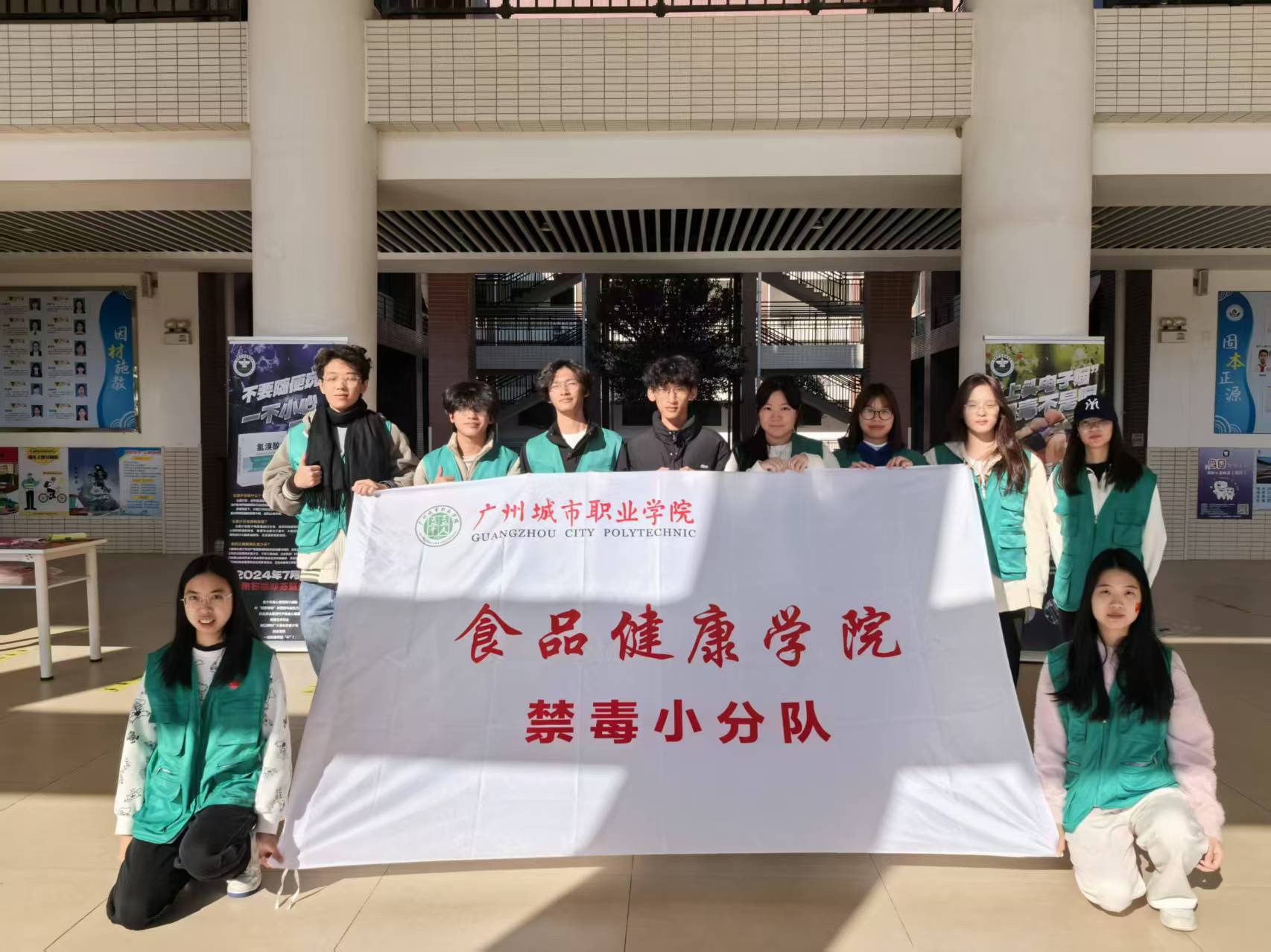 “防毒意識不可少，你我參與更重要”--食品健康學(xué)院“從容應(yīng)隊(duì)”開展寒假三下鄉(xiāng)禁毒宣傳活動
