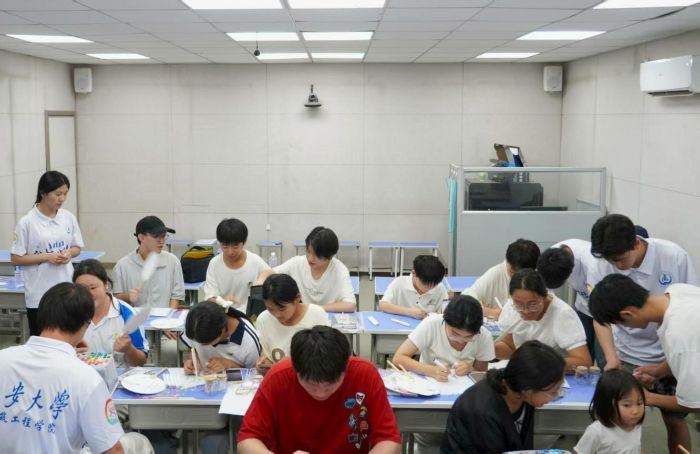 長安大學赴河南洛陽“心光耀豫 青春同行”暑期實踐隊  在樊村初中開展青少年心理團輔活動