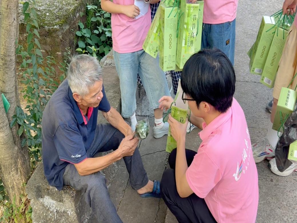 湘南學(xué)院實(shí)踐隊(duì)下鄉(xiāng)：支教播撒知識(shí)火種，支醫(yī)傳遞藥香溫暖