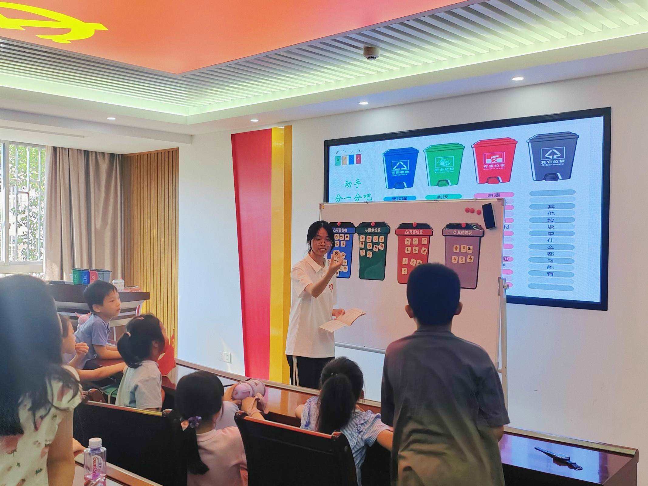 趣味課堂駐社區(qū)，童心飛揚(yáng)樂成長(zhǎng)——福州外語(yǔ)外貿(mào)學(xué)院“螢火”團(tuán)隊(duì)暑期三下鄉(xiāng)“七彩假期”活動(dòng)紀(jì)實(shí)