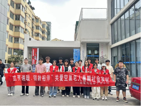 盛夏風(fēng)攜年少暖，暮年心擁歲月甜