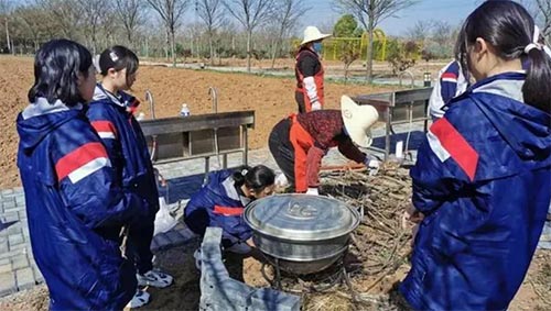 南京市濱江中學(xué)“尚善求實，知行合一”社會實踐活動紀(jì)實